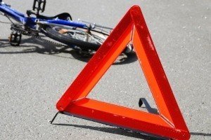 На трасі Київ-Чоп відразу дві автівки збили пішохода насмерть