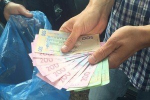 На Одещині поліцейського затримали під час збирання "щомісячної данини"