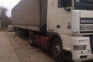 На трасі "Київ – Одеса" на ходу у вантажівці вигоріли 22 тонни тирсоплит