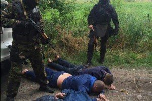 На Рівненщині схопили лжеполіцейських, які грабували нелегальних копачів бурштину