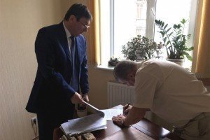 Суддю Вищого госпсуду спіймали на шахрайстві – Луценко особисто вручив повідомлення про підозру