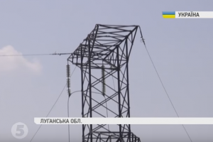 Ремонтники під захистом бійців 59-ї мотопіхотної бригади відновлюють опори ЛЕП