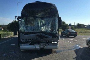 Під Львовом екскурсійний автобус з дітьми зіткнувся з маршруткою