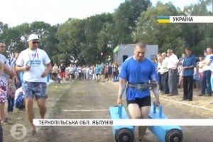 Богатирські ігри на Тернопільщині: стронгмени проти військових ЗСУ