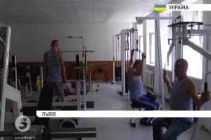 Сповнені сил: у Львові ветерани АТО спорудили чималий тренажерний зал
