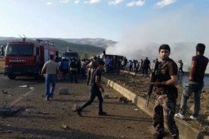 У Туреччині підірвали поліцейський броньовик, є жертви – відео