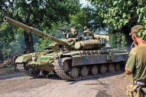 Окупанти гатять з кількох БМП, прихованих у районі Донецького аеропорту – ІС