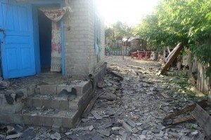 У Торецьку бойовики влучили у приватний будинок – сім'я дивом залишилася живою