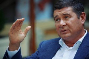 Депутату-втікачу Онищенку знову дозволили брати участь у виборах