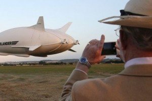 У Британії злетів у небо найбільший у світі літак-дирижабль Airlander