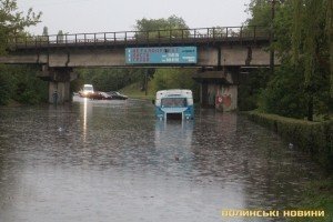 Луцьк затопило через стихійну зливу – фотозвіт