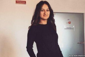 Російські спецслужби увірвалися до будинку журналістки порталу Crimean Tatars у Сімферополі