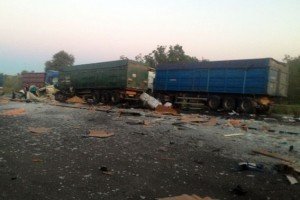 Масштабне ДТП на Полтавщині: зіткнулися три вантажівки