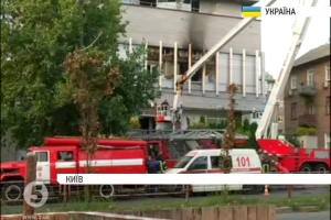 Подробиці пожежі на "Інтері": невідомі в камуфляжі скоїли збройний напад та підпал