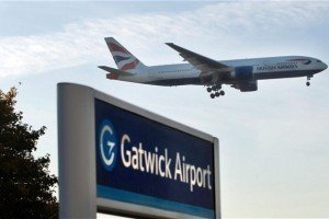 Блокування злітної смуги та збій системи British Airways: у Лондоні затримані рейси у трьох аеропортах