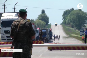 На Сумщині на хабарі зловили митника, що допомагав безперешкодно дістатися Росії