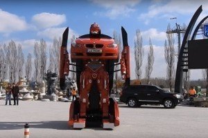 Турецька компанія перетворила автомобіль BMW на робот-трансформер 
