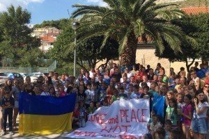 Діти та воїни АТО привітали Порошенка із Днем народження