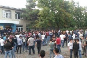 На виборчій дільниці на півдні Грузії спалахнули масові заворушення і сутички з поліцією – відео