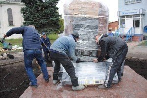 На Чернігівщині до Дня захисника встановили пам'ятник загиблим на Донбасі
