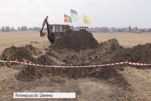 На Житомирщині дослідники відкопали рештки літака часів Другої світової війни 