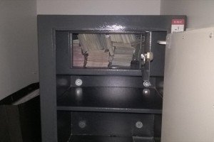 Правоохоронці затримали чоловіка, що пропонував хабар слідчому ГПУ: вдома виявили "цікаву знахідку"