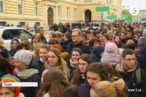 Хода містом та вшанування загиблих Листопадового Чину: у Львові відзначили річницю створення ЗУНР