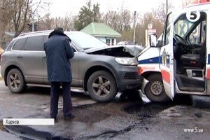 У Харкові зіткнулись позашляховик та швидка з бійцями, є постраждалі