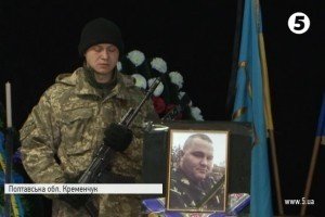 У Кременчуці прощалися із "завжди усміхненим" бійцем, в якого не витримало сердце