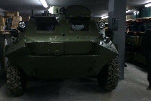 Під Києвом у підземному бункері знайшли БТР і ракети до "Граду"