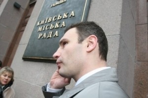 Кличко підтримує відновлення райрад у столиці та пропонує обирати їх у 2015 році