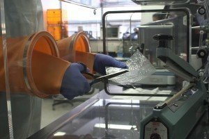 Американські вчені розробили їстівну упаковку на основі молока – відео