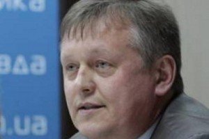 Нардеп-"радикал"– ЛГБТ-активісту: "Я пристебну вас до себе наручниками"
