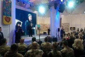 Порошенко розповів, чому не запровадив воєнний стан
