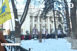 Мітингарі під ВР розповіли, що їм організували автобуси