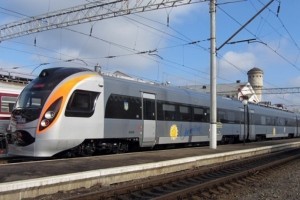 У Києві Hyundai зіткнувся з автонавантажувачем