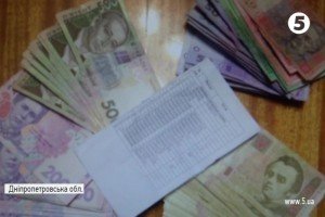 На Дніпропетровщині на хабарі затримали колишнього ДАІвця-здирника