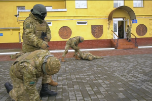 Стоп-кадр: львівські прикордонники долучились до "манекенного" флешмобу – відео