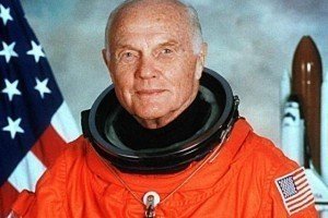 У США померла "легенда космосу" – перший американський астронавт