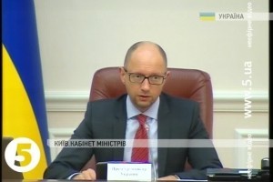 Терористи цілеспрямовано руйнують інфраструктуру Донбасу - Яценюк