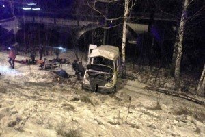 На трасі Київ-Чоп перекинувся мінібус, що прямував з Буковеля: є жертва