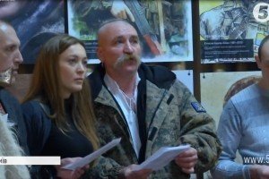 Ветерани АТО влаштували різдвяні співи у Національному музеї історії України