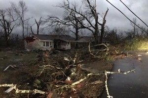 Нищівний торнадо пронісся США: є загиблі