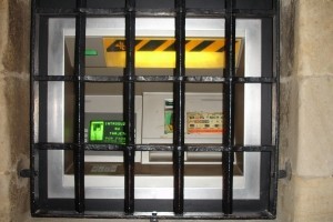 Банк &laquo;Надра&raquo; встановив ліміт на зняття готівки