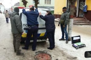 "Руки на капот": на Львівщині на хабарі попалися троє поліцейських
