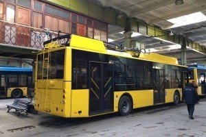 Через обвал мосту на Шулявці у Києві змінено п'ять маршрутів тролейбусів