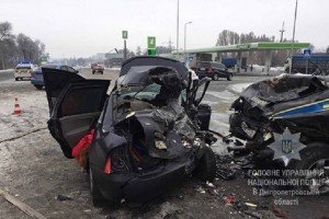 Смертельна аварія у Дніпрі: легковик винесло на зустрічну смугу, є загиблі