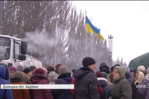 Авдіївка очами цивільних: місцеві відправляють дітей подалі від обстрілів