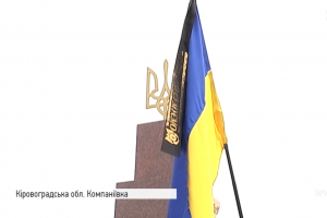 Стримуючи сльози: як Україна проводжає в останню путь своїх захисників