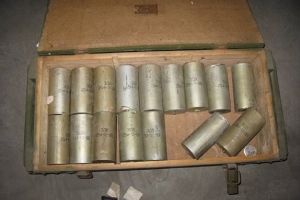 Гранати, світло-шумова ракета, димові шашки: у столиці виявлено арсенал боєприпасів